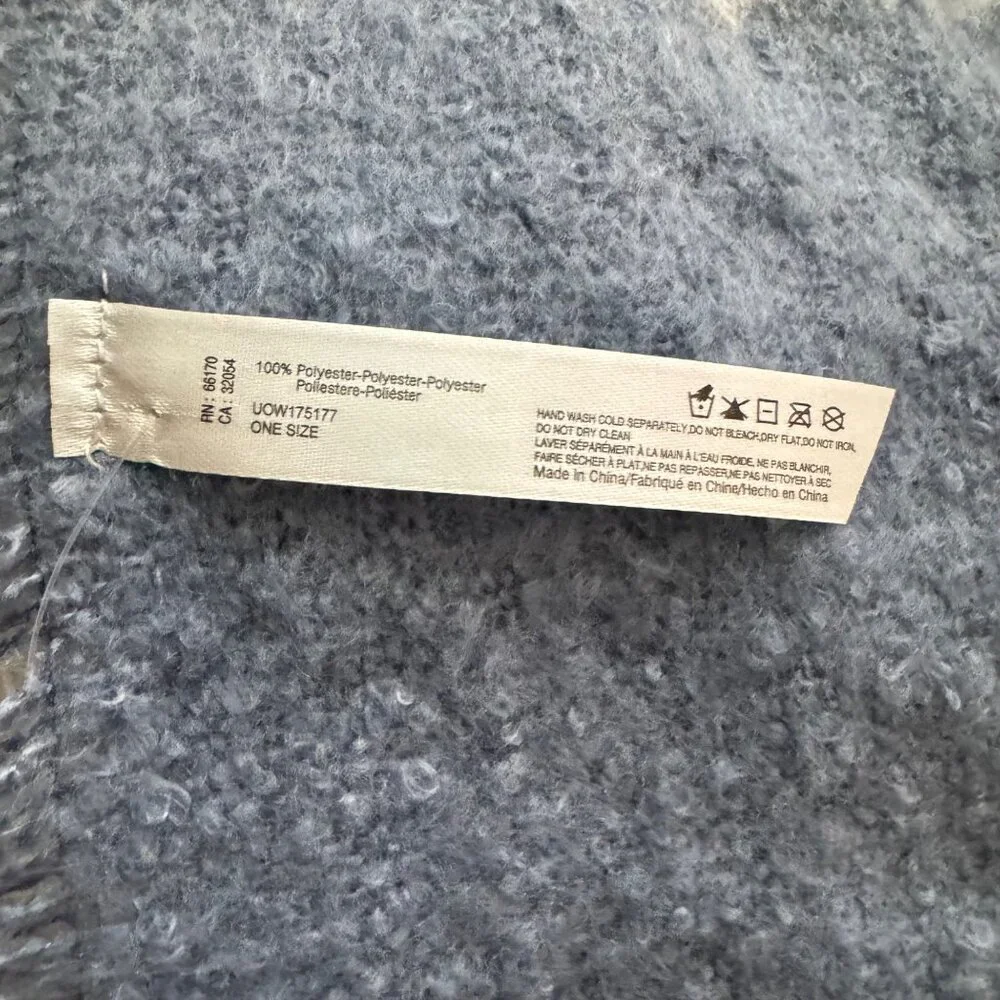 urban‎ outfitters Fuzzy Plaid Scarf With Fringe Edges Blue & White Check Pattern